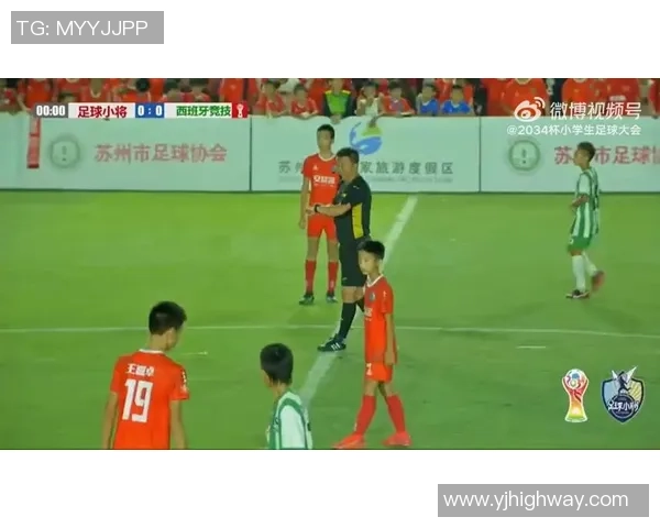 足球明星的女儿展现青春魅力成为时尚新宠引领潮流风向标